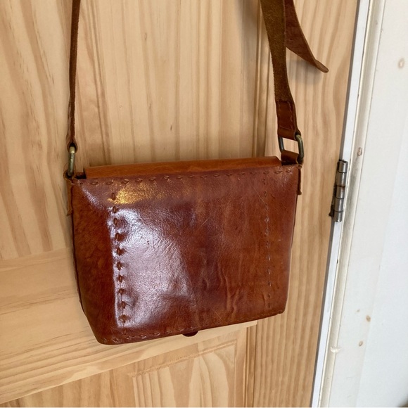 Beautiful leather bag. Handmade by artisan leather artist in south India. - Picture 3 of 16